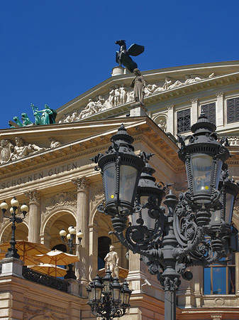 Alte Oper mit Laterne