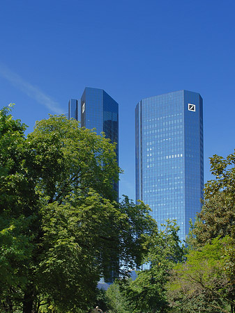 Deutsche Bank mit Weg Fotos