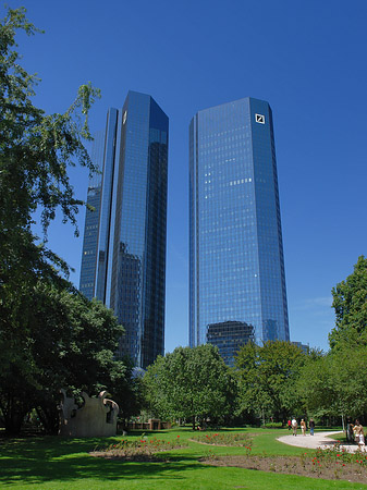 Fotos Deutsche Bank mit Weg