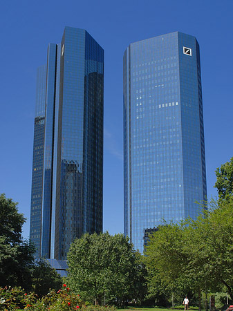 Foto Deutsche Bank mit Weg