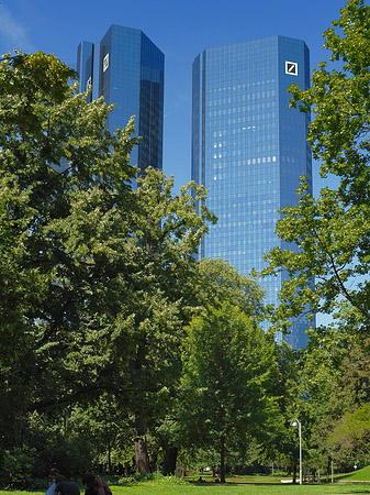 Fotos Deutsche Bank mit Wiese | Frankfurt am Main