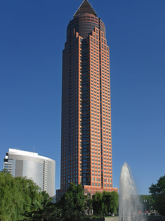 Messeturm mit Ludwig-Erhard-Anlage Fotos