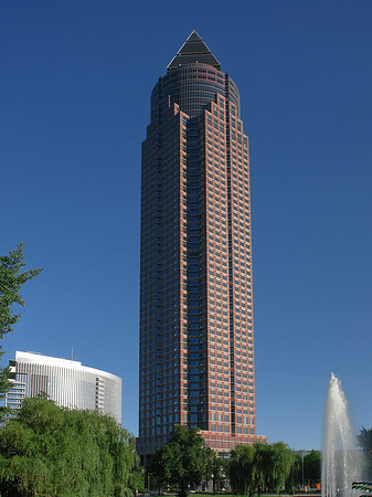 Foto Messeturm mit Ludwig-Erhard-Anlage