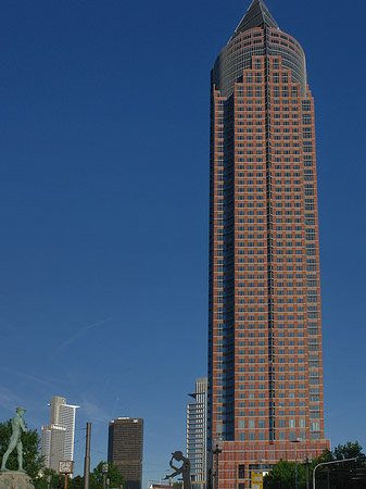 Messeturm mit Ludwig-Erhard-Anlage - Hessen (Frankfurt am Main)