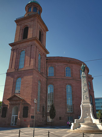 Foto Paulskirche mit Statue - Frankfurt am Main