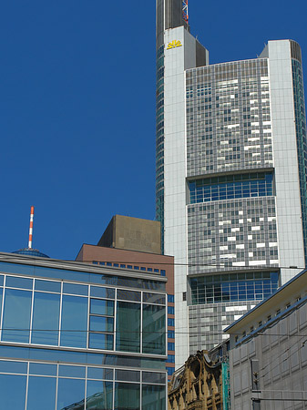 Schauspiel Frankfurt mit Commerzbanktower Fotos