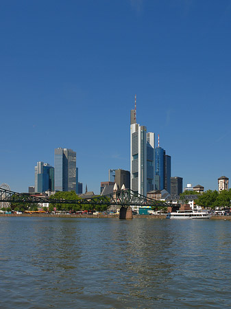 Skyline von Frankfurt mit eisernem Steg - Hessen (Frankfurt am Main)