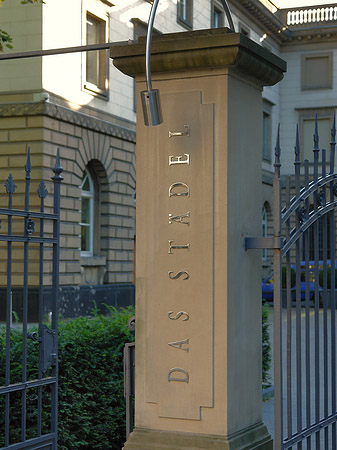 Fotos Säule vor dem Städelschen Kunstinstitut | Frankfurt am Main