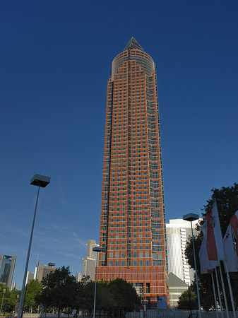 Fahnen am Messeturm - Hessen (Frankfurt am Main)