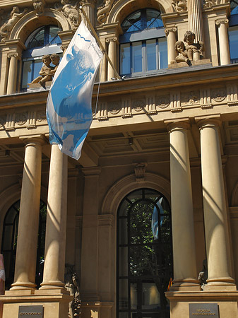 Wertpapierbörse mit Flaggen - Hessen (Frankfurt am Main)