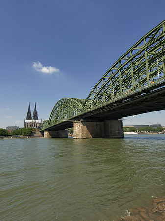 Hohenzollernbrücke am Kölner Dom Foto 