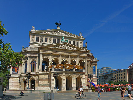 Foto Alte Oper mit Baum - Frankfurt am Main