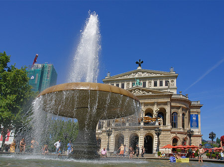 Foto Alte Oper mit Brunnen - Frankfurt am Main