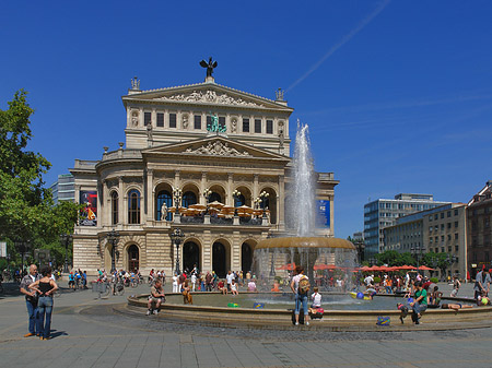 Foto Alte Oper mit Brunnen - Frankfurt am Main