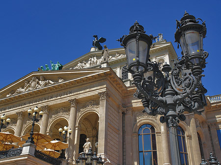 Foto Alte Oper mit Laterne