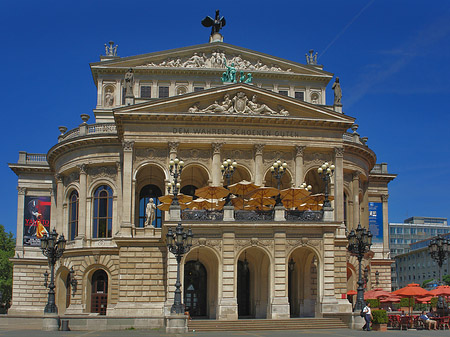 Alte Oper mit Schirmen Fotos