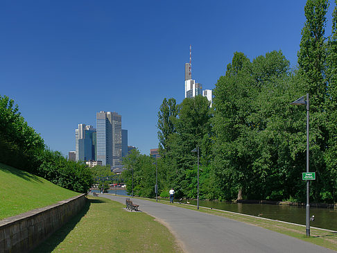 Commerzbank neben Eurotower Fotos