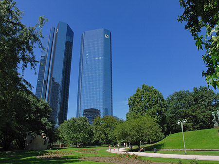 Deutsche Bank mit Weg