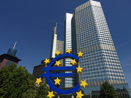 Foto Eurozeichen mit Eurotower