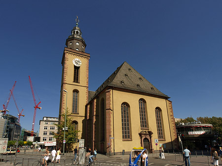 Fotos Katharinenkirche mit Straße | Frankfurt am Main