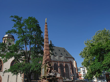 Liebfrauenkirche mit Liebfrauenbrunnen