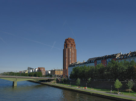 Main Plaza mit Ufer - Hessen (Frankfurt am Main)