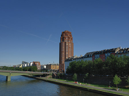 Main Plaza mit Ufer - Hessen (Frankfurt am Main)