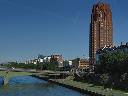 Main Plaza mit Ufer - Hessen (Frankfurt am Main)