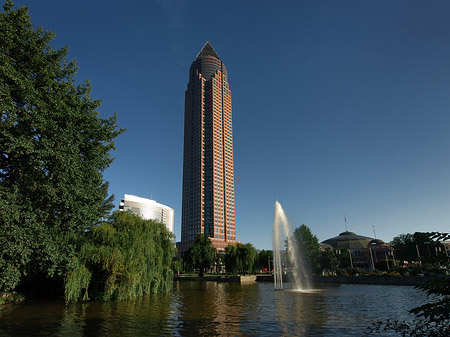 Messeturm mit Ludwig-Erhard-Anlage - Hessen (Frankfurt am Main)