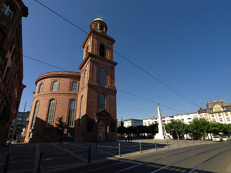 Fotos Paulskirche mit Straße