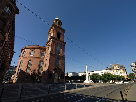 Fotos Paulskirche mit Straße