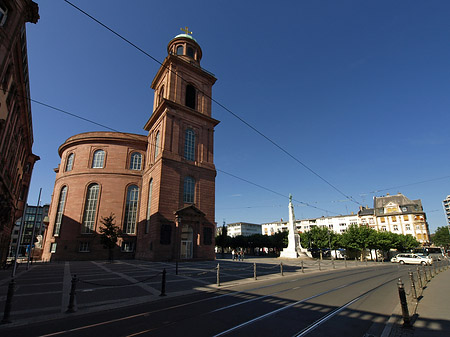 Fotos Paulskirche mit Straße