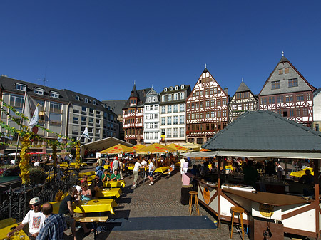 Römer mit Schirmen - Hessen (Frankfurt am Main)