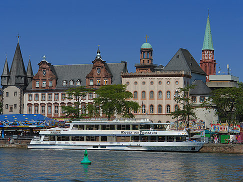 Saalhof mit Schiff Fotos