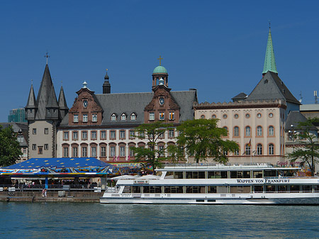 Saalhof mit Schiff