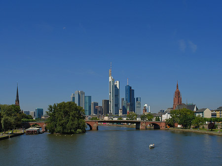 Skyline von Frankfurt mit Alter Brücke - Hessen (Frankfurt am Main)