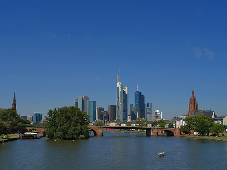 Skyline von Frankfurt mit Alter Brücke - Hessen (Frankfurt am Main)