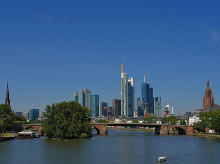 Skyline von Frankfurt mit Alter Brücke - Hessen (Frankfurt am Main)