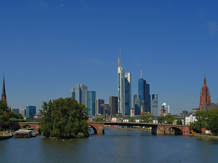 Skyline von Frankfurt mit Alter Brücke - Hessen (Frankfurt am Main)