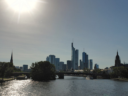 Skyline von Frankfurt mit Alter Brücke - Hessen (Frankfurt am Main)