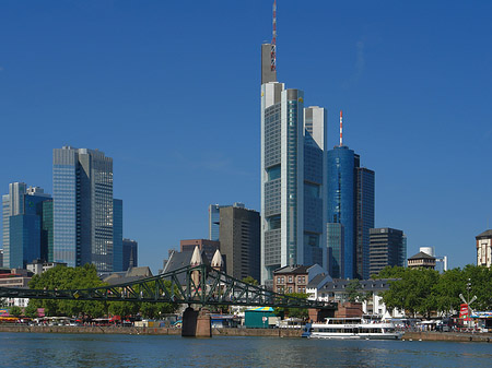 Skyline von Frankfurt mit eisernem Steg - Hessen (Frankfurt am Main)