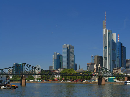 Foto Skyline von Frankfurt mit eisernem Steg - Frankfurt am Main