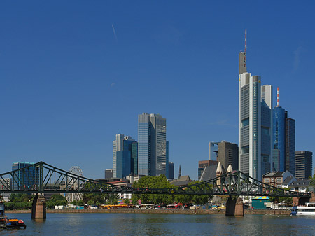 Skyline von Frankfurt mit eisernem Steg - Hessen (Frankfurt am Main)