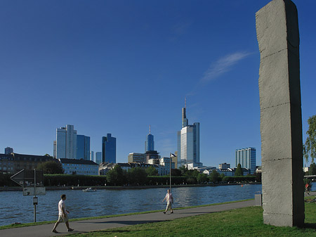 Skyline von Frankfurt mit Obelisk - Hessen (Frankfurt am Main)