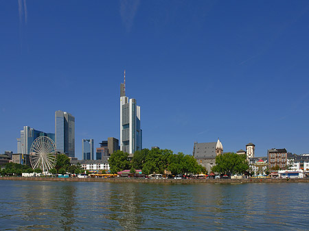 Skyline von Frankfurt mit Riesenrad