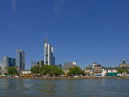 Foto Skyline von Frankfurt mit Riesenrad