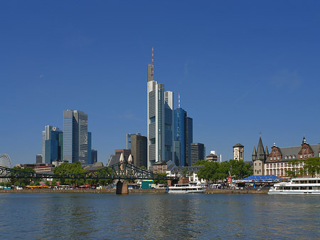 Skyline von Frankfurt mit Saalhof Foto 