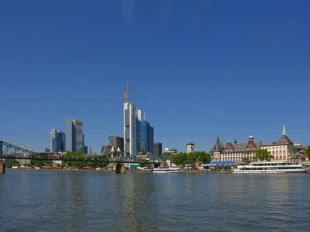 Skyline von Frankfurt mit Saalhof Foto 