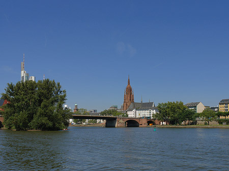 Skyline von Frankfurt mit Ufer - Hessen (Frankfurt am Main)