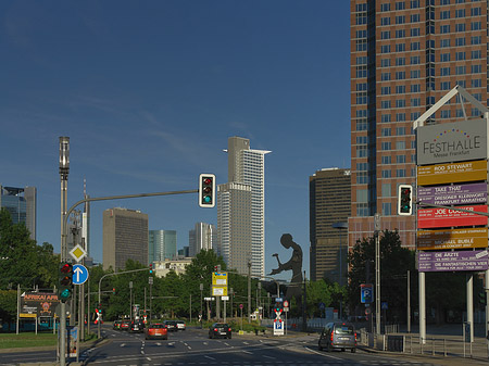 Messeturm auf der Theodor-Heuss-Allee - Hessen (Frankfurt am Main)